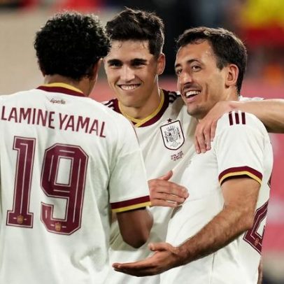 Espanha vence Sérvia em amistoso de preparação para a Copa com Oyarzabal