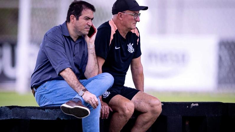 Corinthians encerra buscas por reforços e fecha elenco, desiste de Cabral e Renê