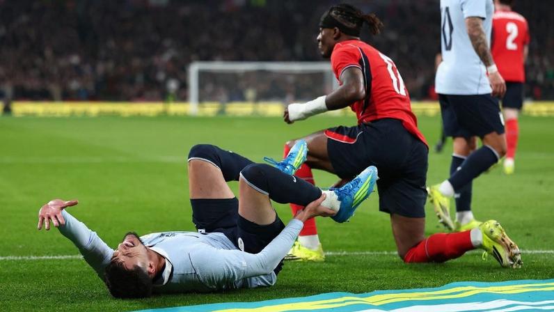 Piquerez sofre entorse sem lesão óssea e será reavaliado pelo Palmeiras