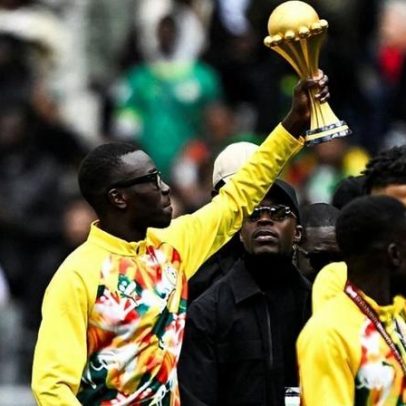 Senegal exibe troféu da CAN antes de amistoso com Peru