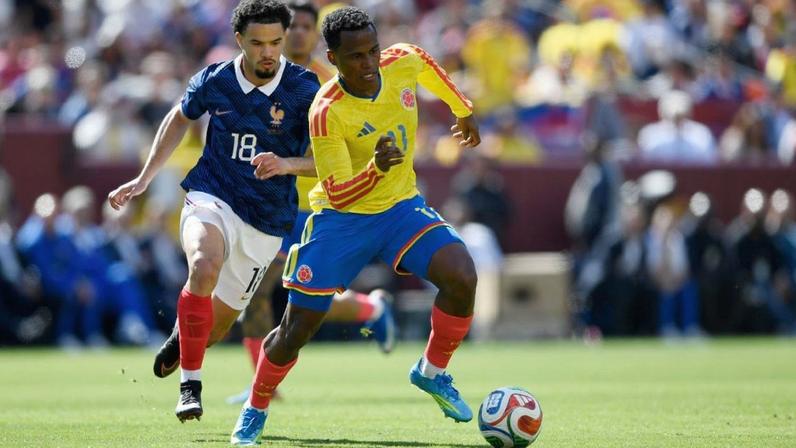 Critica decisão da Colômbia por substituir Arias no intervalo contra a França
