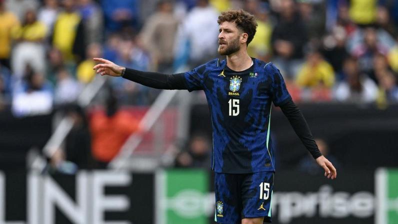 João Pedro cita craques do passado e aponta o que falta para Vinicius Jr. e Raphinha na seleção