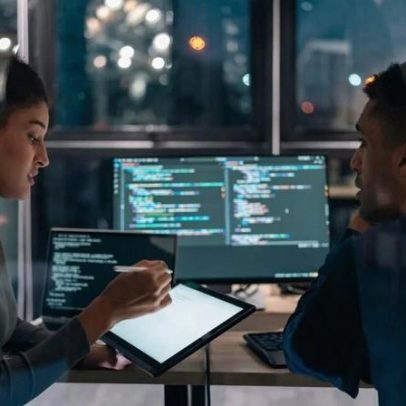 Líderes veem IA como parte da equipe, funcionários temem substituição