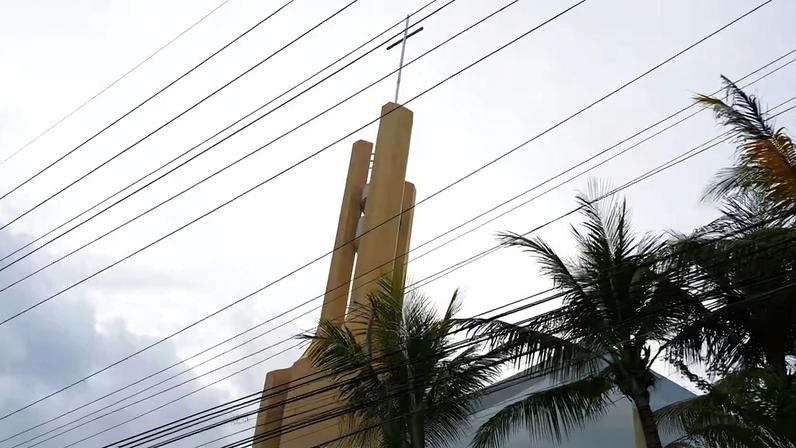 Igreja cercada de palmeiras em região marcada por perseguição aos cristãos (foto representativa)