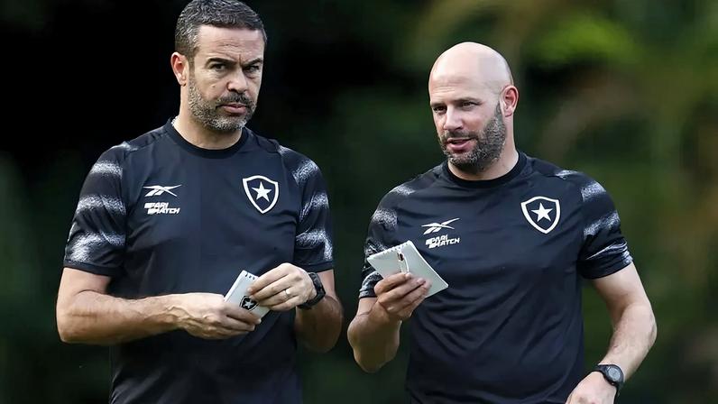 Botafogo negocia com Franclim Carvalho, ex-auxiliar de Artur Jorge