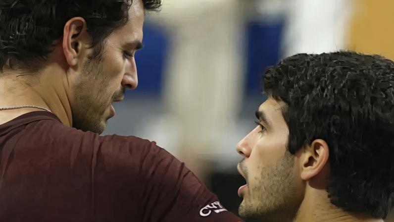 Russo Khachanov cumprimenta Alcaraz após vitória em Doha (Reprodução)