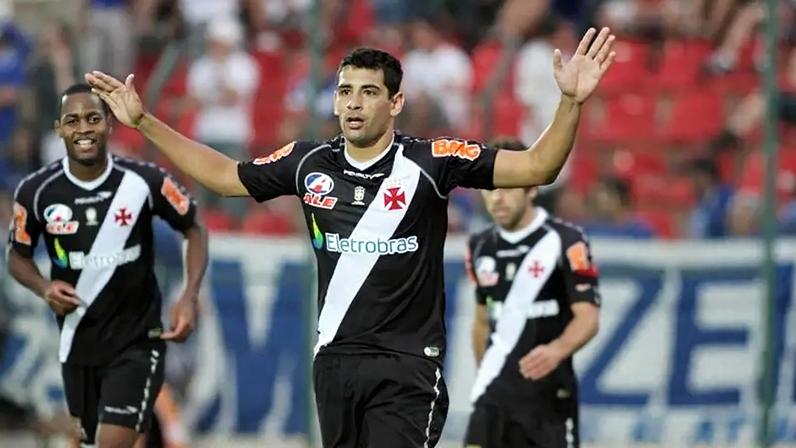 Vasco vence Cruzeiro por 3 a 0 em MG com hat-trick de Diego Souza