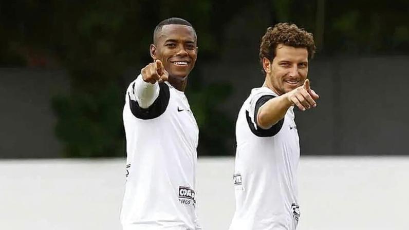 Santos goleia Cruzeiro por 4 a 1 no Brasileirão 2002