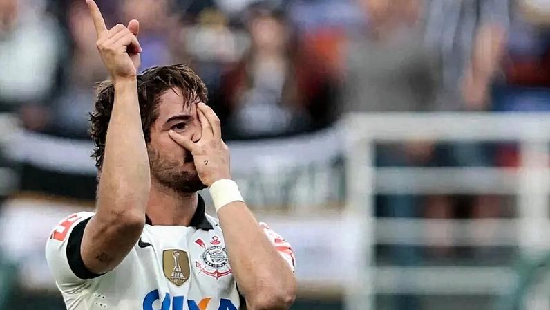 Corinthians vence Flamengo por 4 a 0 no Brasileirão 2013