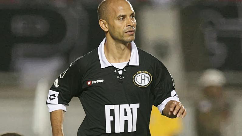 Marques comemora gol com a camisa do Atlético-MG: dono de uma velocidade impressionante e dribles curtos, o atacante virou xodó inquestionável da massa atleticana. (Arquivo)