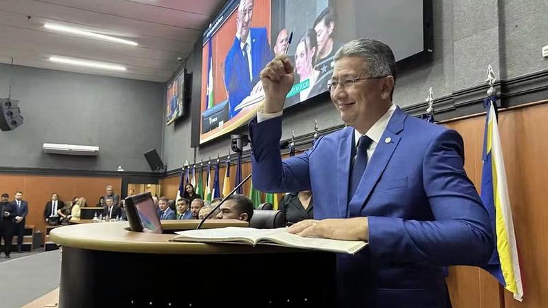 Edilson Damião (União) toma posse como governador de Roraima — Foto: Yasmin Guedes/Ale-RR