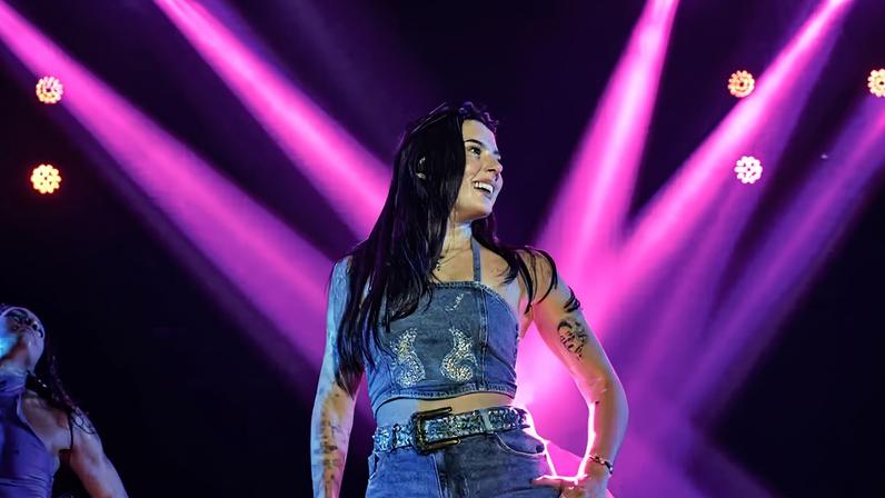 Ana Castela durante apresentação em Olinda, Pernambuco