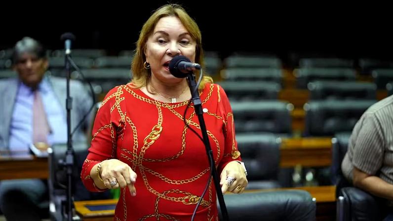 PF aponta deputada cearense como articuladora de esquema de fraudes no INSS