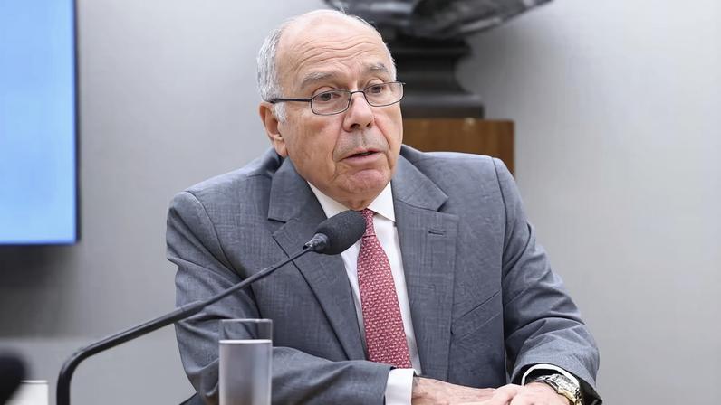 O chanceler Mauro Vieira durante participação na Comissão de Relações Exteriores da Câmara — Foto: Vinicius Loures/Câmara dos Deputados