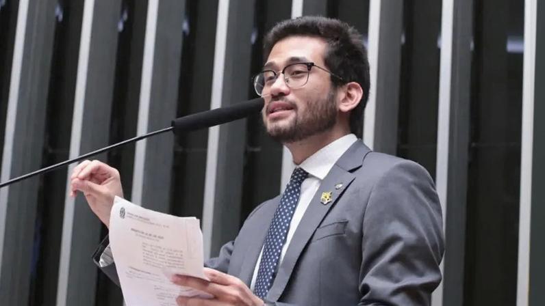 Kim Kataguiri solicita convocação de Moraes para depor na CPMI do INSS