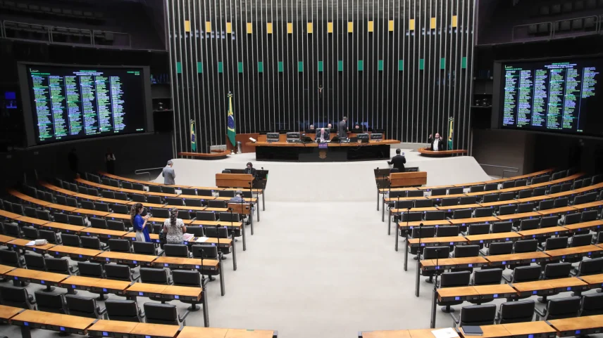 Depois de 3 de abril, fecha a janela partidária e parlamentares não podem mais mudar de partido sem perder direito de concorrer.