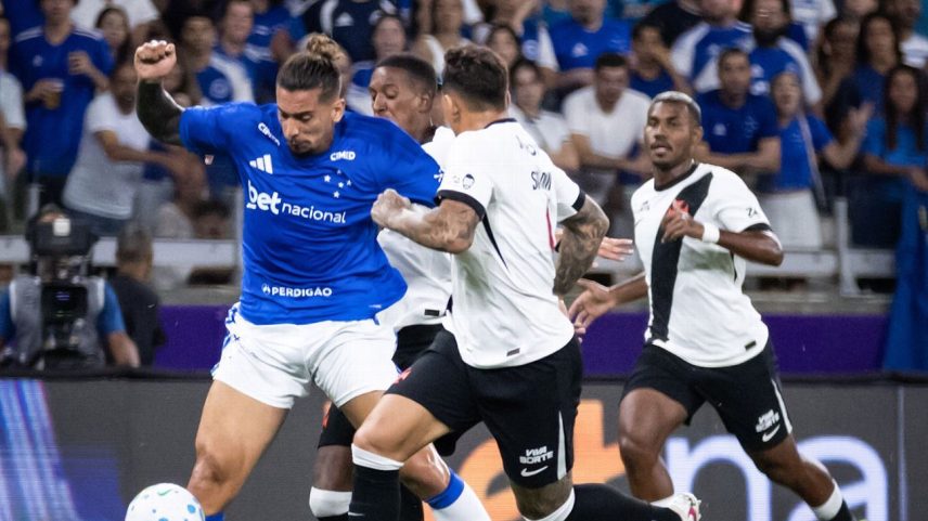Cruzeiro luta pelo empate com o Vasco, mas permanece no Z-4 do Brasileirão