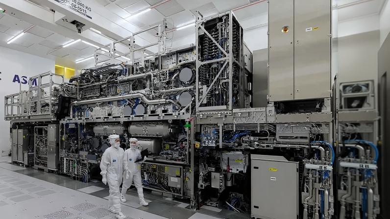 Maquinário da ASML: Compra da sul-coreana SK Hynix mostra como a corrida da inteligência artificial está elevando o gasto com equipamentos essenciais para produzir os semicondutores mais modernos (ASML/Reprodução)