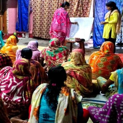 Cristianismo ajuda adultos analfabetos a aprender a ler na Índia