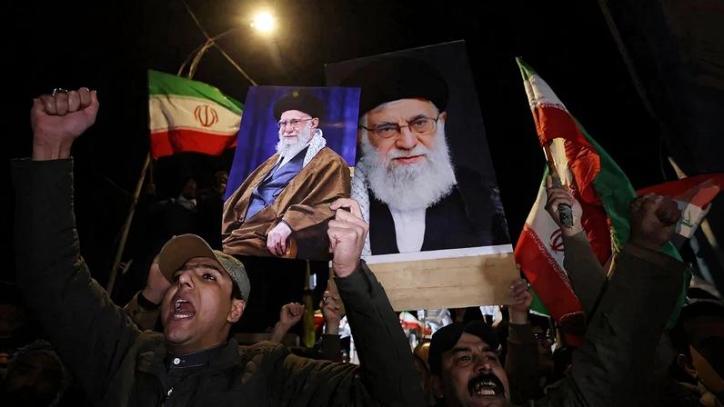 Iranianos vão às ruas protestar contra ataque de Israel e Estados Unidos. Foto: Ahmad Al-Rubaye/AFP