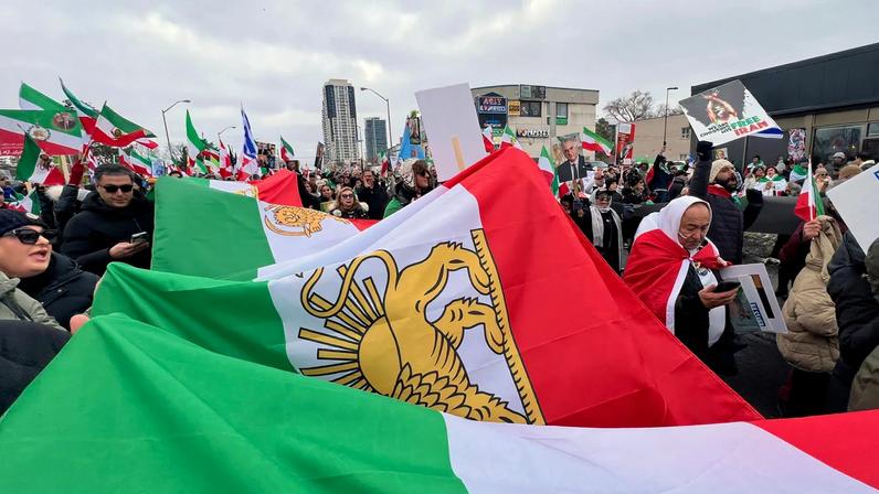 Alguns descrevem momento como semelhante ao Muro de Berlim