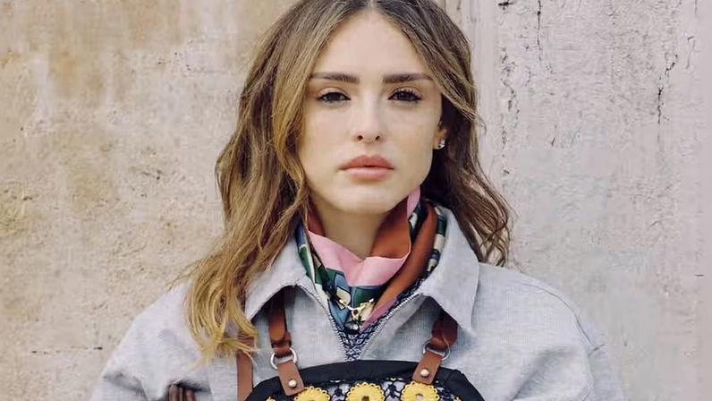 Isabelle Drummond define look avental fashionista para desfile em Paris