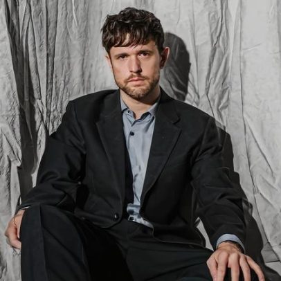 James Blake não teme tempos caóticos