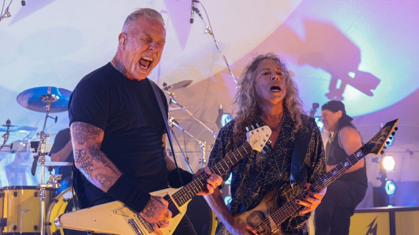 James Hetfield recebe aprovação da noiva em proposta subaquática