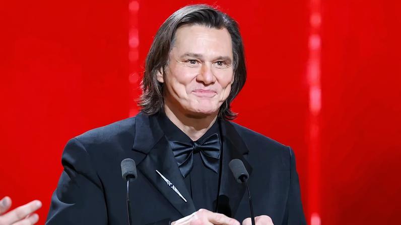 Celebrity plastic surgeon Dr. Terry Dubrow defended Jim Carrey’s drastic new look after the actor (seen above last month at the 51st Cesar Film Awards) was hit with “mean” comments.