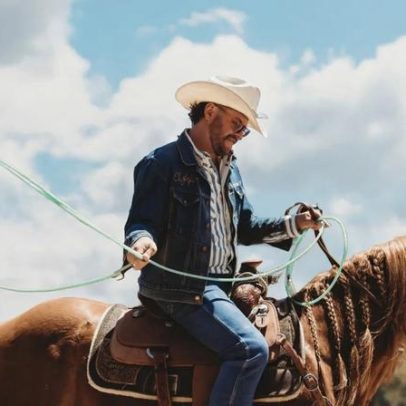 Country Cowboy está em alta novamente, aponta Josh Weathers