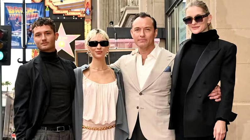 Rafferty Law, Iris Law, Jude Law e Phillipa Coan — Foto: Getty Images
