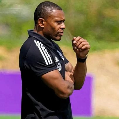 São Paulo avalia Júlio Baptista para comandar o Sub-20