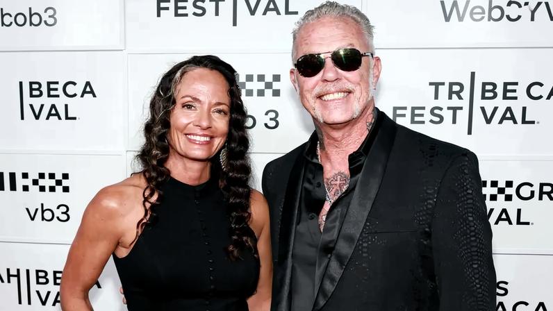 James Hetfield propõe casamento à namorada Adriana Gillett