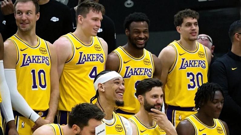 Luke Kennard chegou ao Los Angeles Lakers do Atlanta Hawks na última trade deadline.