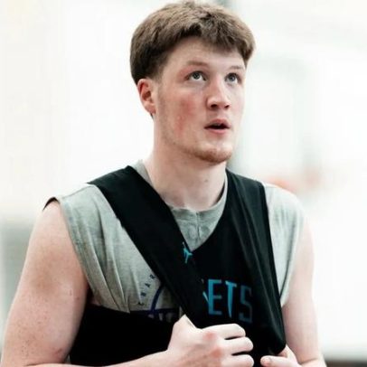 Kon Knueppel, destaque do Hornets, se aproxima de prêmio