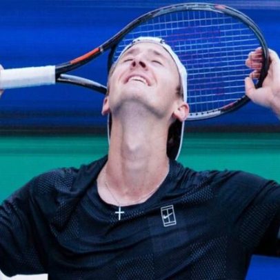 Korda vence Alcaraz em Miami com fé