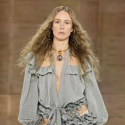 Chemena Kamali exalta o fazer manual no Inverno da Chloé