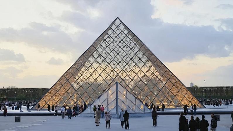 Evento filantrópico que acontece dentro do Museu do Louvre arrecadou R$ 9,7 milhões