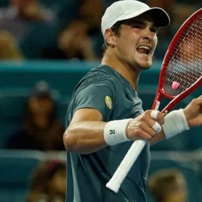 Alcaraz vence Fonseca por 6-4, 6-4 e avança em Miami