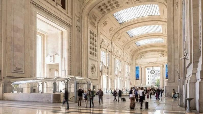 Estação de trem Milano Centrale, na Itália