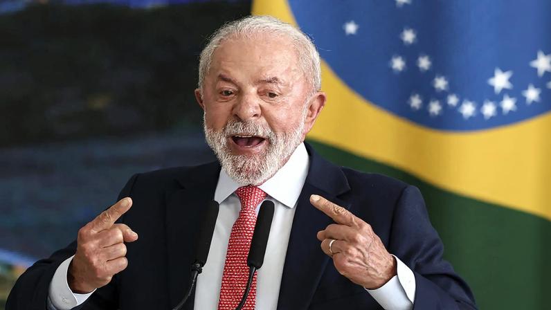 Lula rebate Flávio sobre 'Opala velhão' e diz Bolsonaro no desmanche