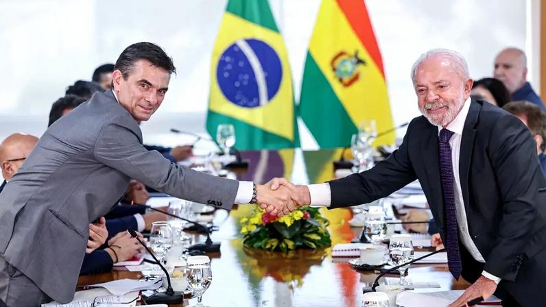 Lula e presidente de direita da Bolívia assinam acordos de segurança