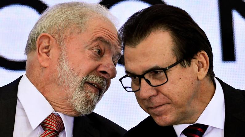 O presidente Lula (PT) e o ministro do Trabalho, Luiz Marinho (Foto: Marcelo Camargo/Agência Brasil)