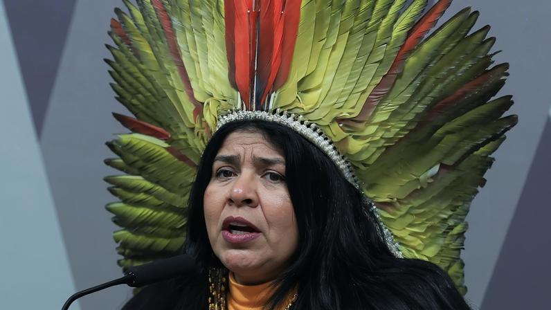 Sônia Guajajara tem melhoras, continua internada em SP