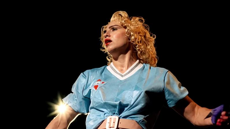 Madonna com camisa do Celta de Vigo em show no ano de 1990 — Foto: Reprodução / Victor de las Heras
