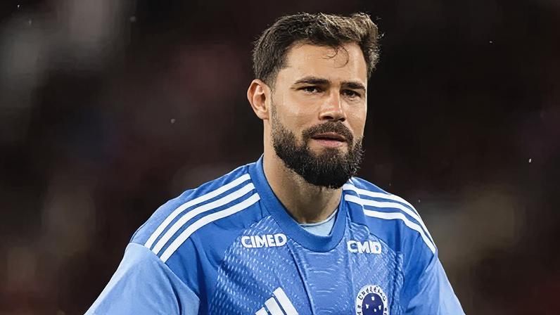 Matheus Cunha, goleiro do Cruzeiro, será titular após lesão de Cássio.