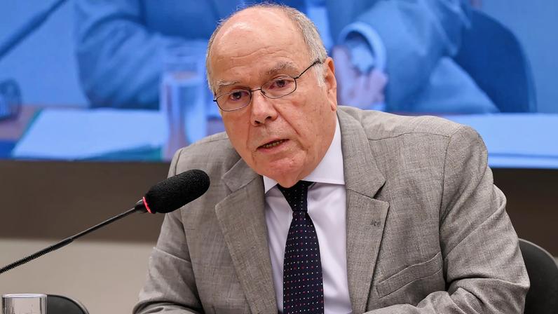 Ministro das Relações Exteriores, Mauro Vieira diz que acordo de Lula em 2010 teria evitado guerra no Irã (Foto: Zeca Ribeiro/Câmara dos Deputados)