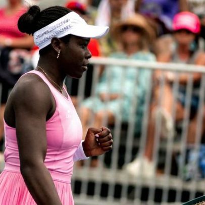 Mkobo e Bencic vencem rápido e evitam chuva em Miami