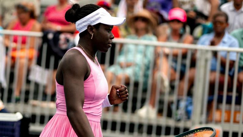 Mkobo e Bencic vencem rápido e evitam chuva em Miami