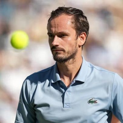 Medvedev volta ao top 10 da ATP e é o 3º da temporada